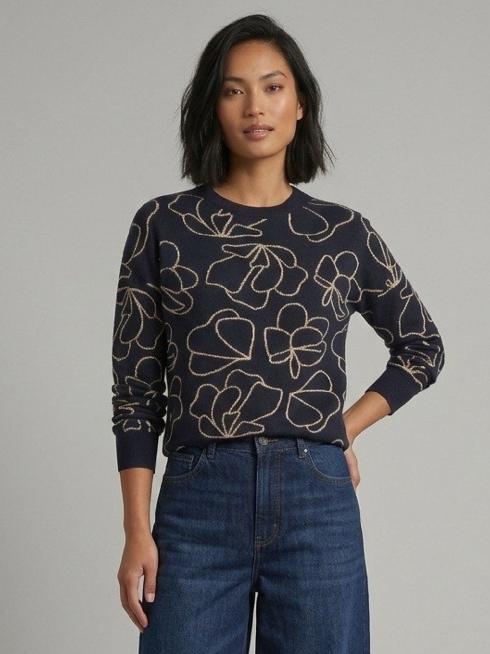 Contemporaire Simons Black Sweater With White Flowers